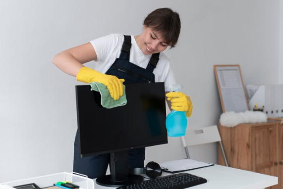  Detailed window washing in Camarillo