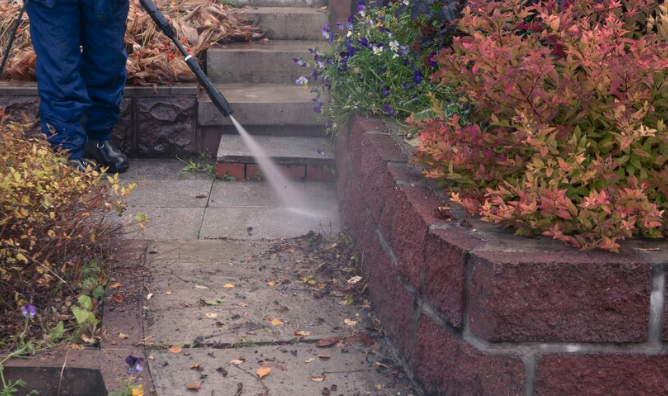 Gutter Cleaning With Pressure Washing in Ventura